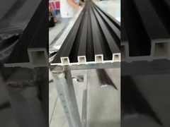 Panele ścienne z kratką WPC Panele ścienne z listew 3D wodoodporne panele karbowane z PCV