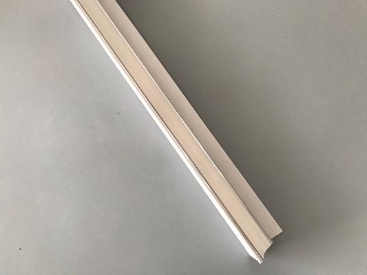 Profile wytłaczane z PVC o średnicy 9mm / 10mm z dwiema srebrnymi liniami