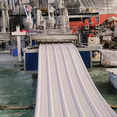 Białe 1130mm UPVC dachówki plastikowe dachówki izolacja termiczna rozwiązanie dostosowane do potrzeb dachu centrum handlowego